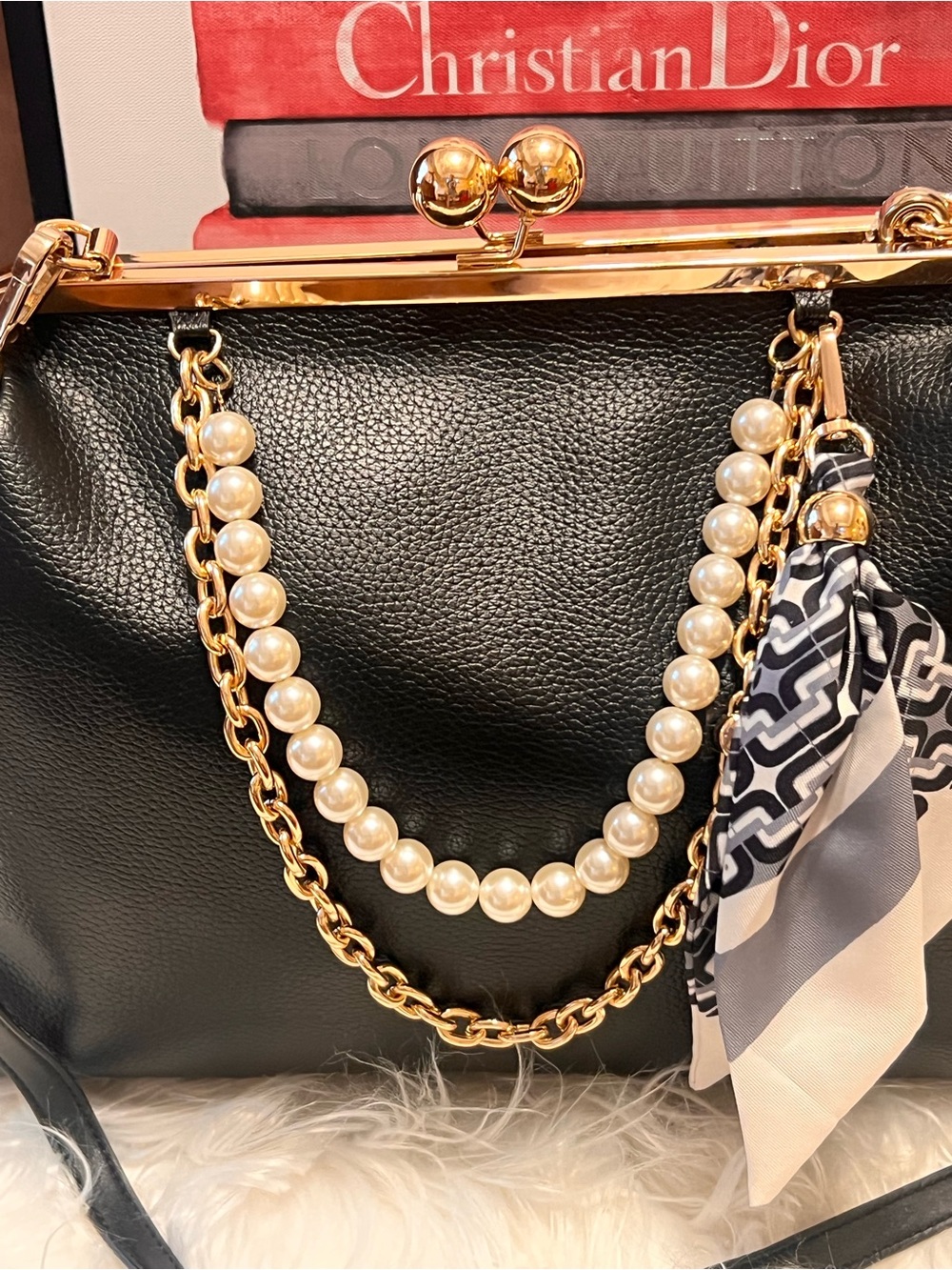 Juicy Couture NWOT kiss luck Faux-Leather with Pearl & Chain crossbody bag - Picture 5 of 13